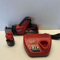Milwaukee M12 12V Lithium-Ion HACKZALL Cordless Reciprocating Saw Kit with One 1.5Ah Battery, Charger and Tool Bag