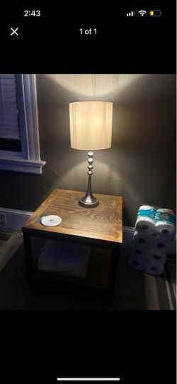 2 side tables with lamps