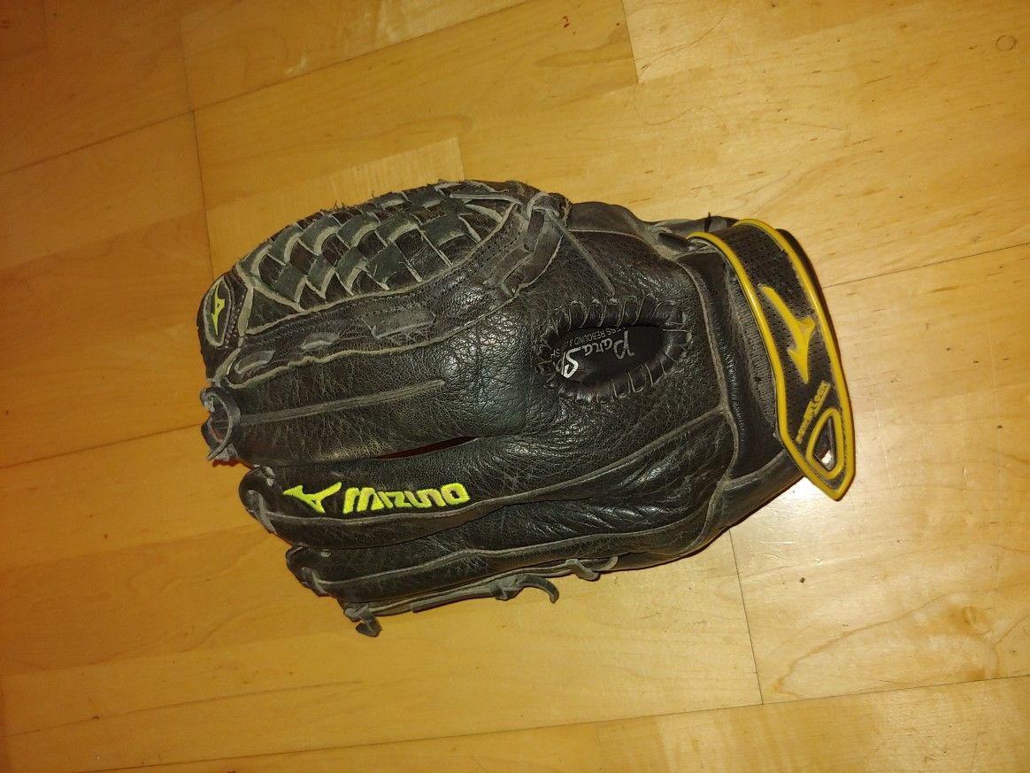 Girls Softball Glove