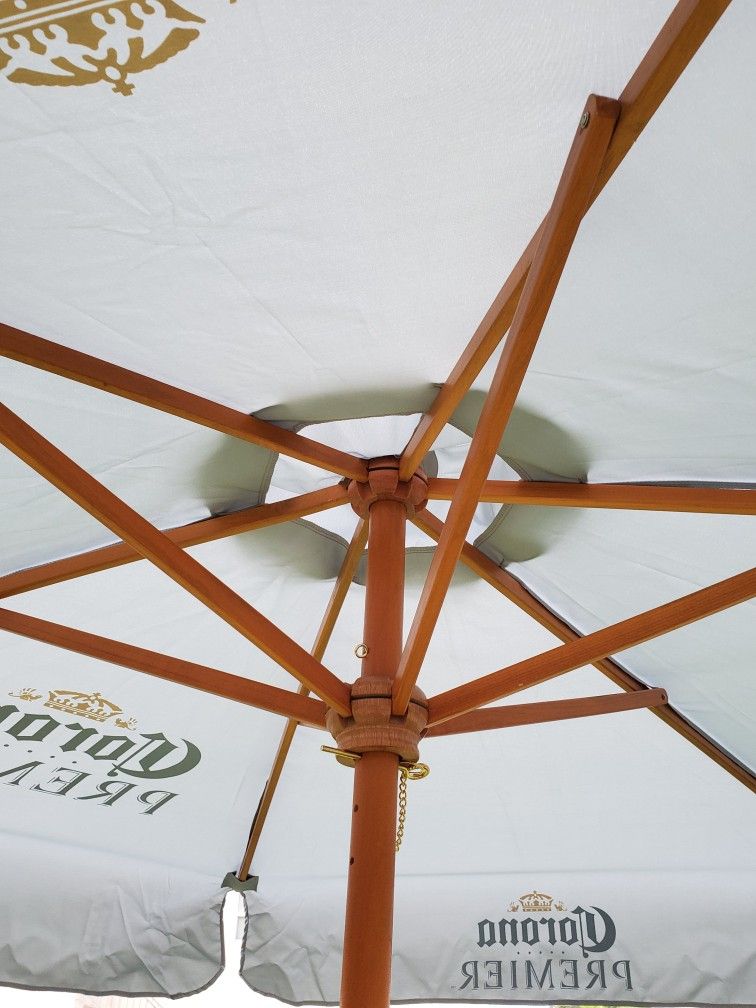configuring several patio umbrellas to form a patio Create a Stylish and Shaded Outdoor Space with Patio Umbrellas