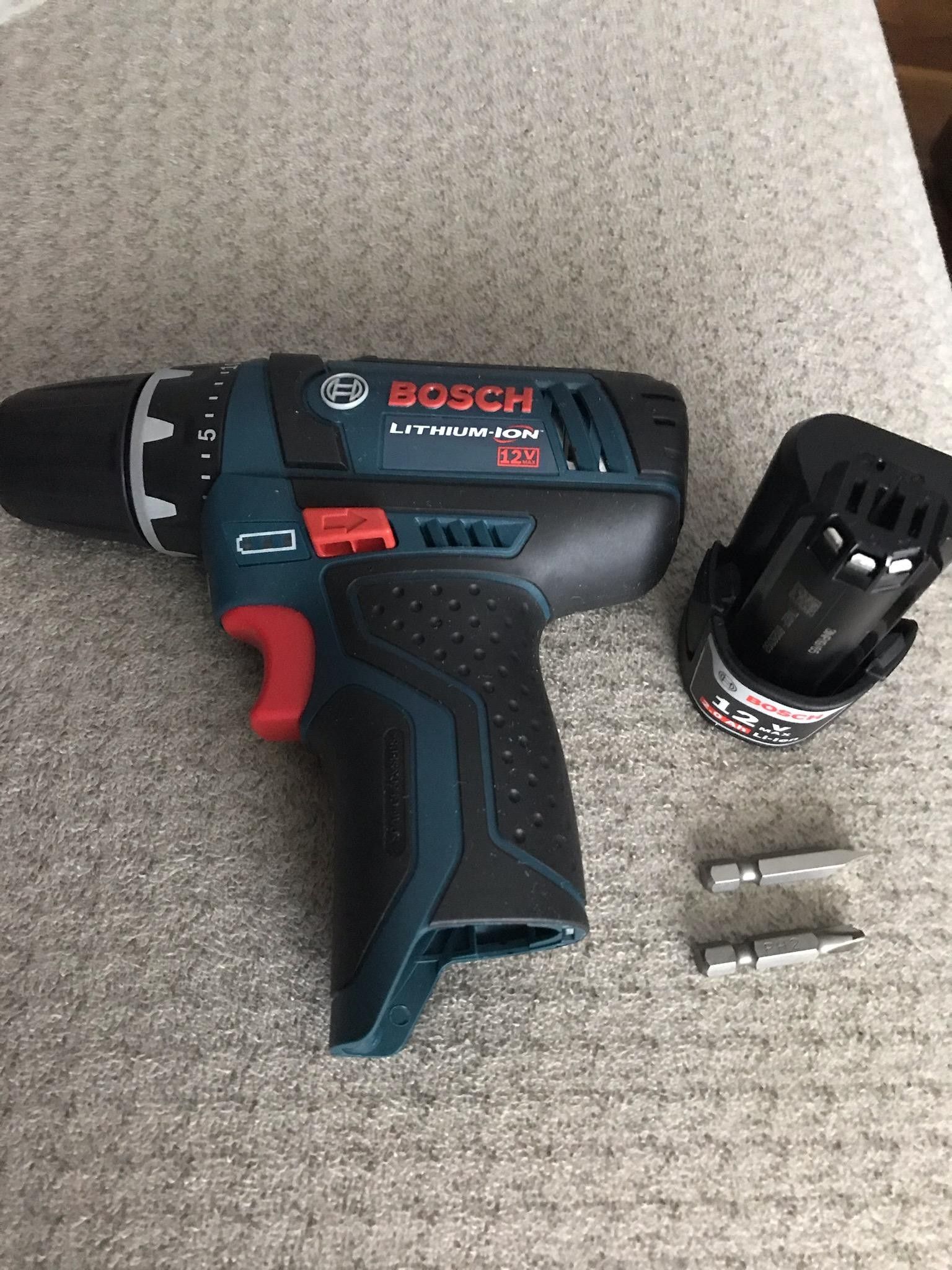 Bosch cordless 12 volt drill with battery & (2) bits /No Charger/