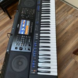 Yamaha PSR-SX920 Professional Arranger Keyboard 