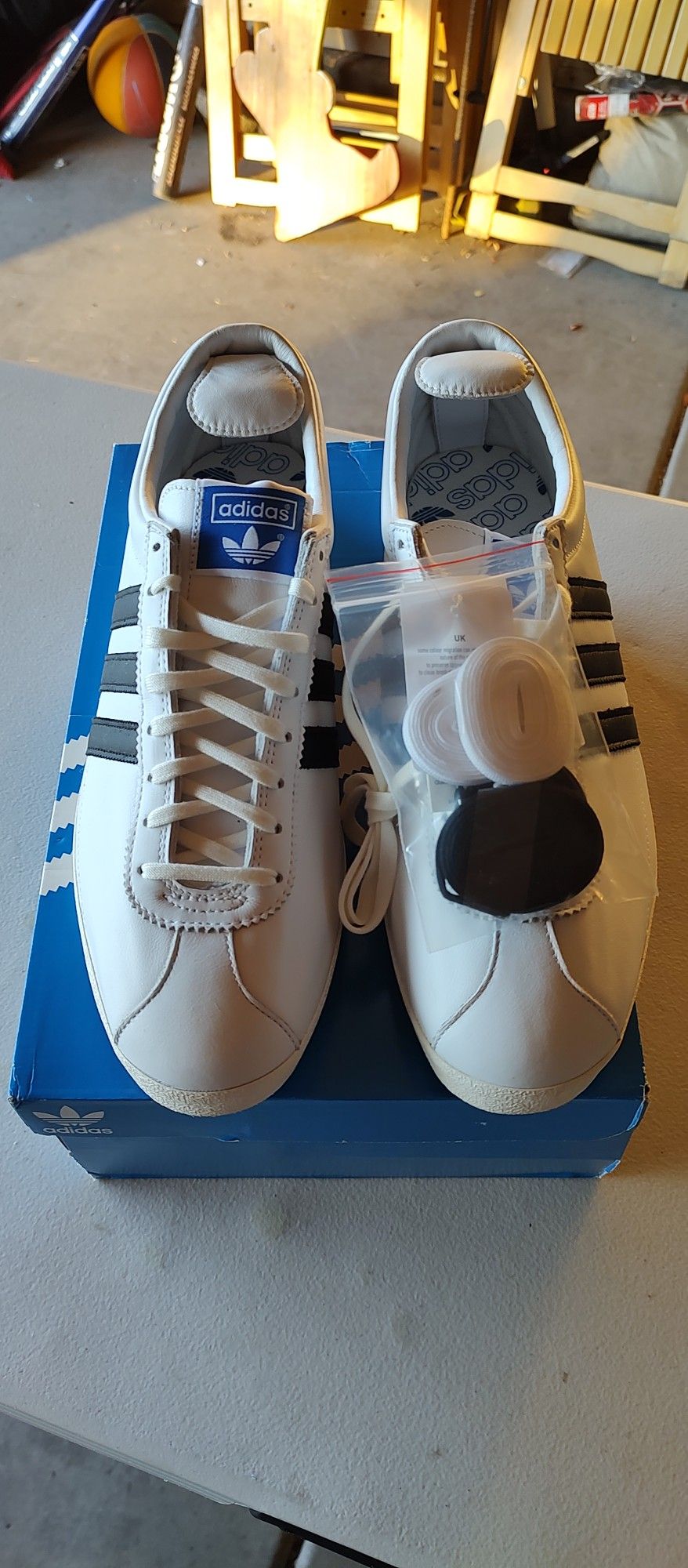 New in the box - Billy's x adidas Gazelle Vintage 'White Black' FU9659 - Size 14