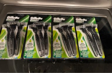 Brand new men’s Gillette razors all for ($20)(Cash only)(price is firm)