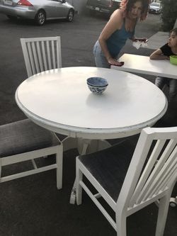 Table with 4 chairs