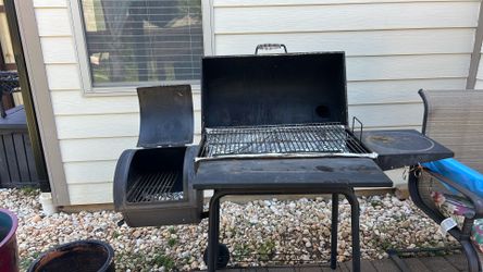 Charcoal grill and smoker
