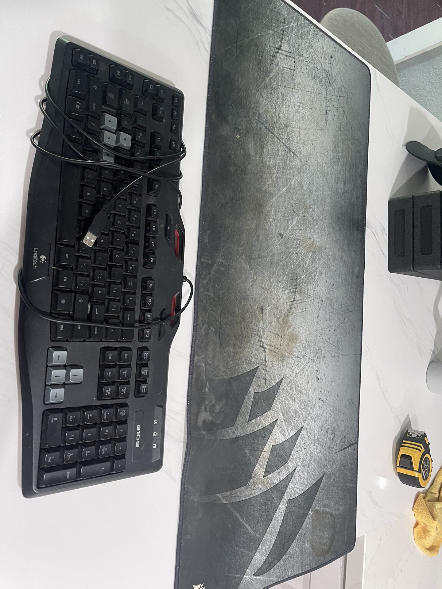 Logitech Keyboard With Razor Mouse Pad The Pad Is 36 Inches Long And 16 Inches Tall