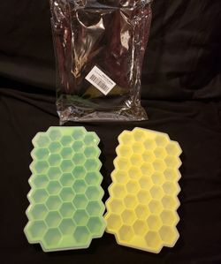 🔥 DIABLA'z - NEW UNUSED - 2 BRAND NEW - Honeycomb Flexible Silicone Ice Cube Trays with Lids