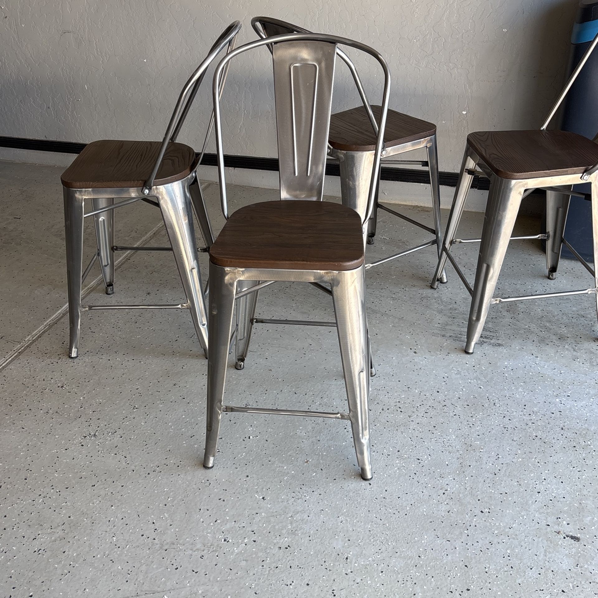 Metal Barstools Set If 4. Seat Heights Is Just Below 23.5 And Back Is 38.25