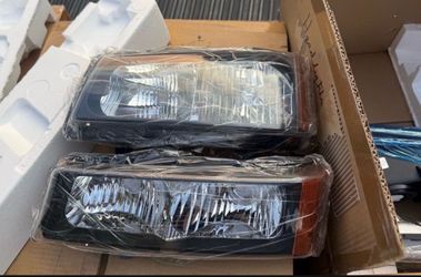 03-06 Chevy Tahoe Factory Style Headlights Parking Lights