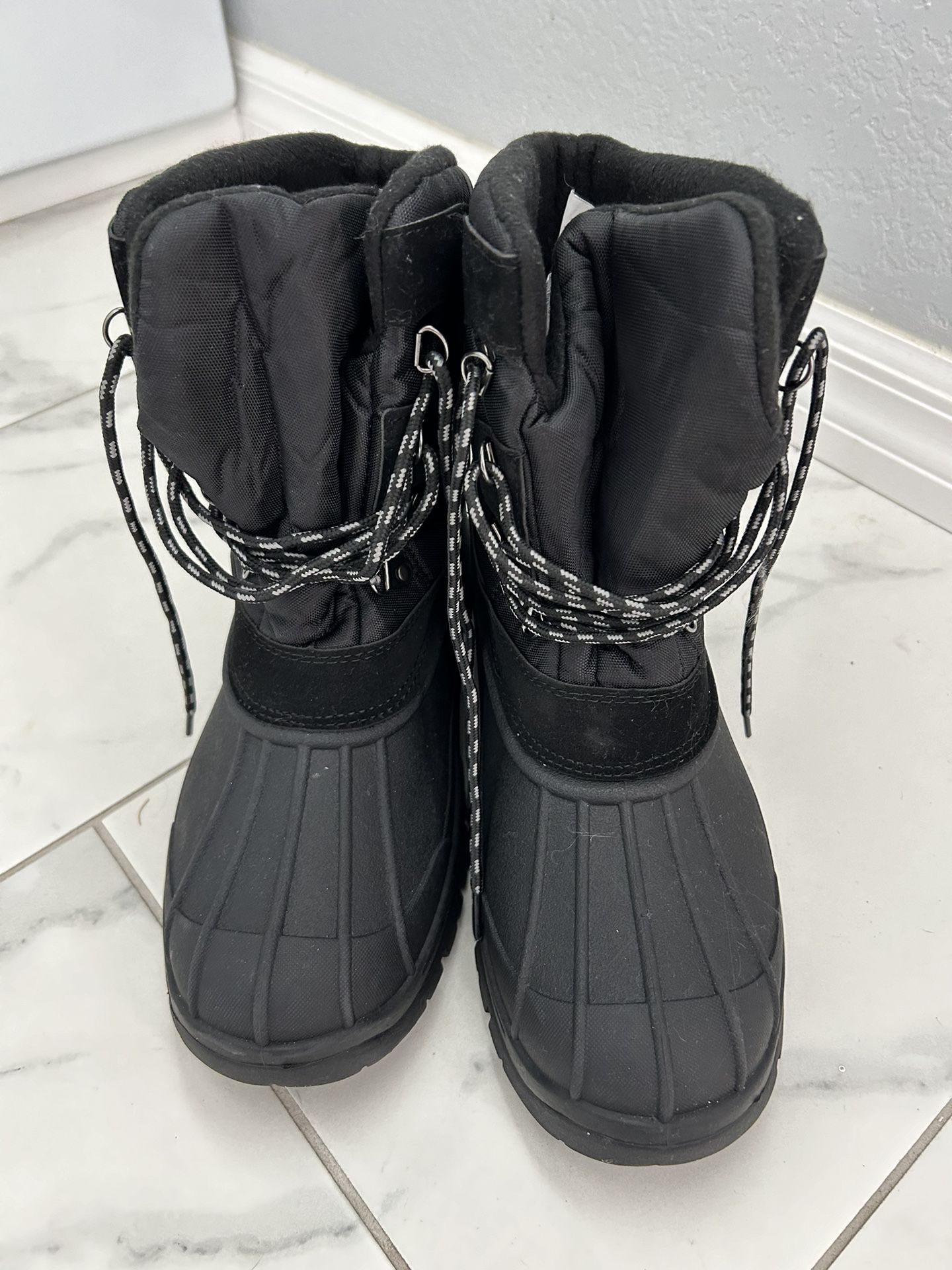 Snow boots Size 11