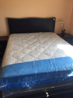 Queen bed with mattress and box $340