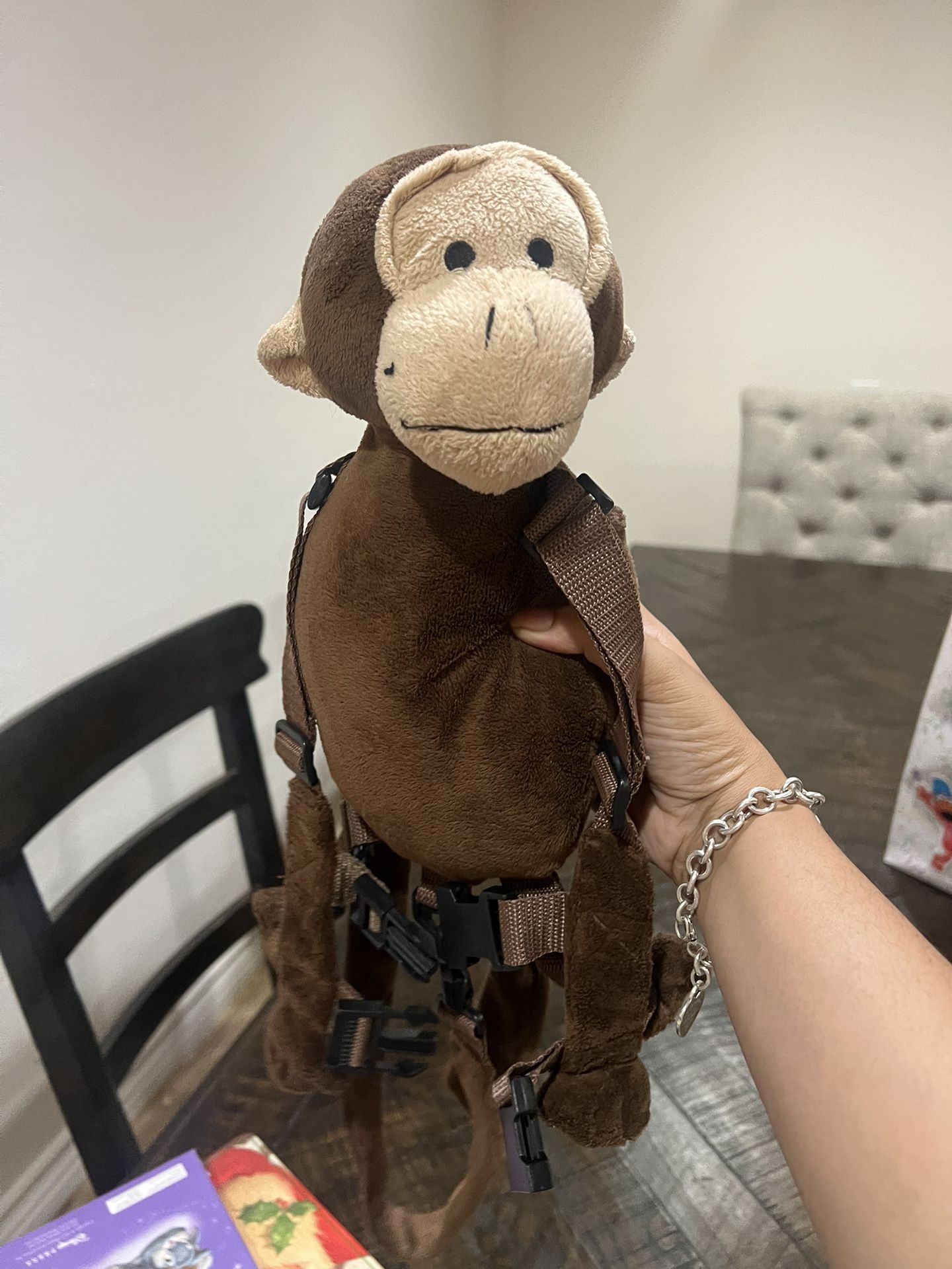 Cute monkey backpack for your little flight risk ✈️🐵