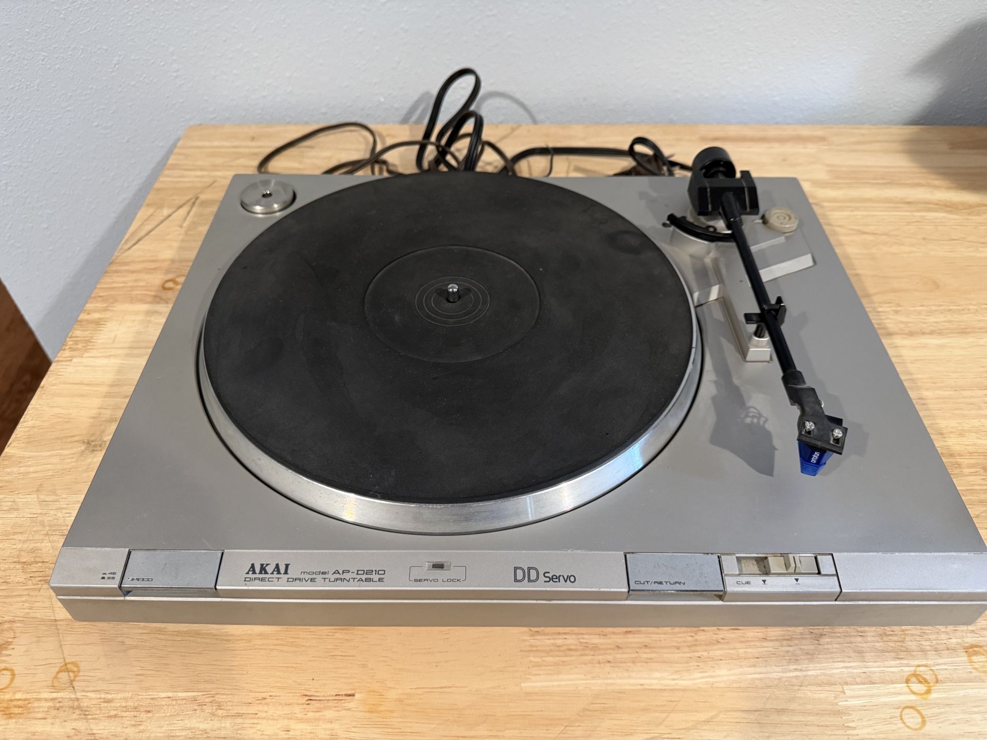 AKAI AP-D210 Turntable