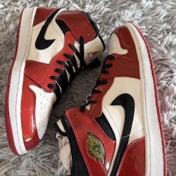 Size 11 Men’s Nike Air Jordan 1 White Black Red Chicago Patent 2003 136085-106. 