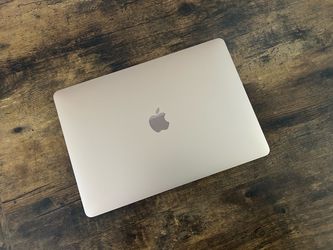 13 inch MacBook Air with Apple M1 / 8gb ram / 512gb ssd
