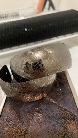 Flower embossed on metal bracelets (2)