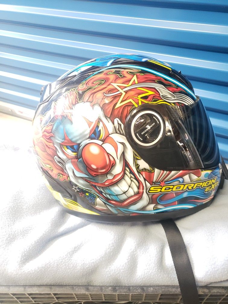clown dirt bike helmets Halloween Nightmare IT Death Killer Mad Green Hair Nightmare Custom Airbrush Helmet The face shield is made from optically correct Class A polycarbonate Skullskins Clown Off Road Motorcycle
