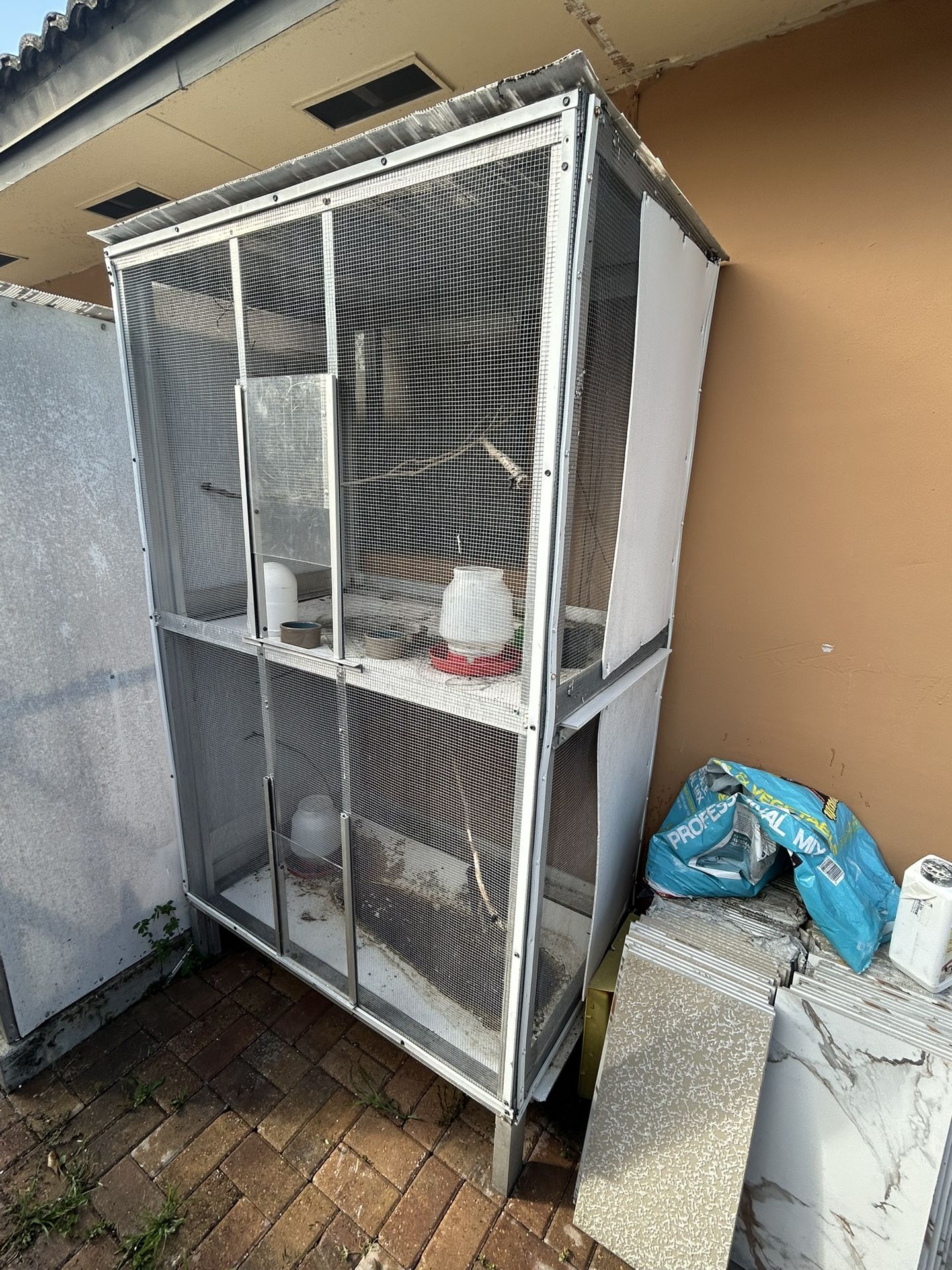 Jaula. Pajarera. Large Bird Cage