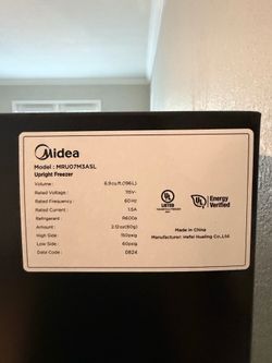 Midea 6.9 Cu. Ft. Upright Freezer – Excellent Condition
