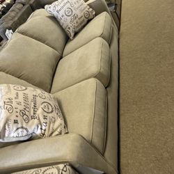 Beautiful Nice Comfy Couch With Pillows 