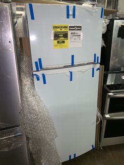 New scratch & dent Whirlpool 28in. Top freezer refrigerator