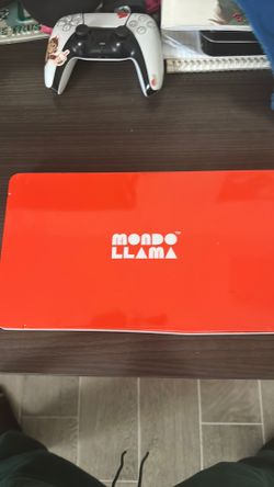 Mondo Llama pencil set