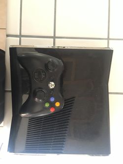 Xbox 360 slim with wireless controller
