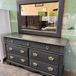 Dresser With Mirror 