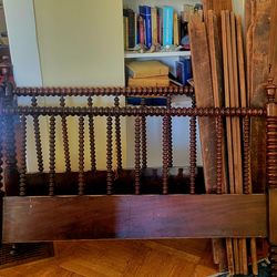 Antique spindle bed