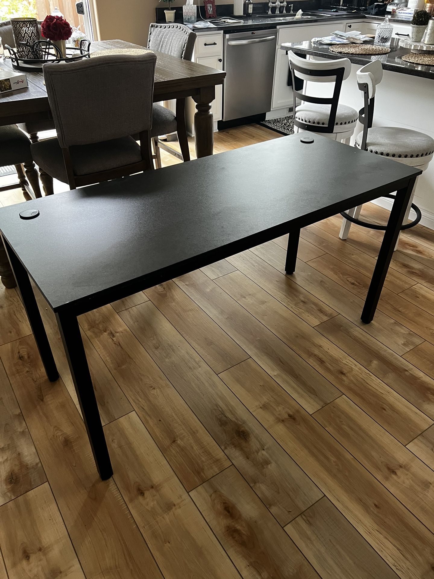 Black Desk