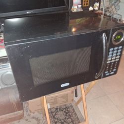 MICROWAVE  WORKING GOOD!!
