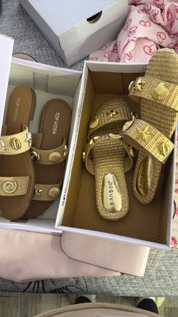 Womenโs sandals