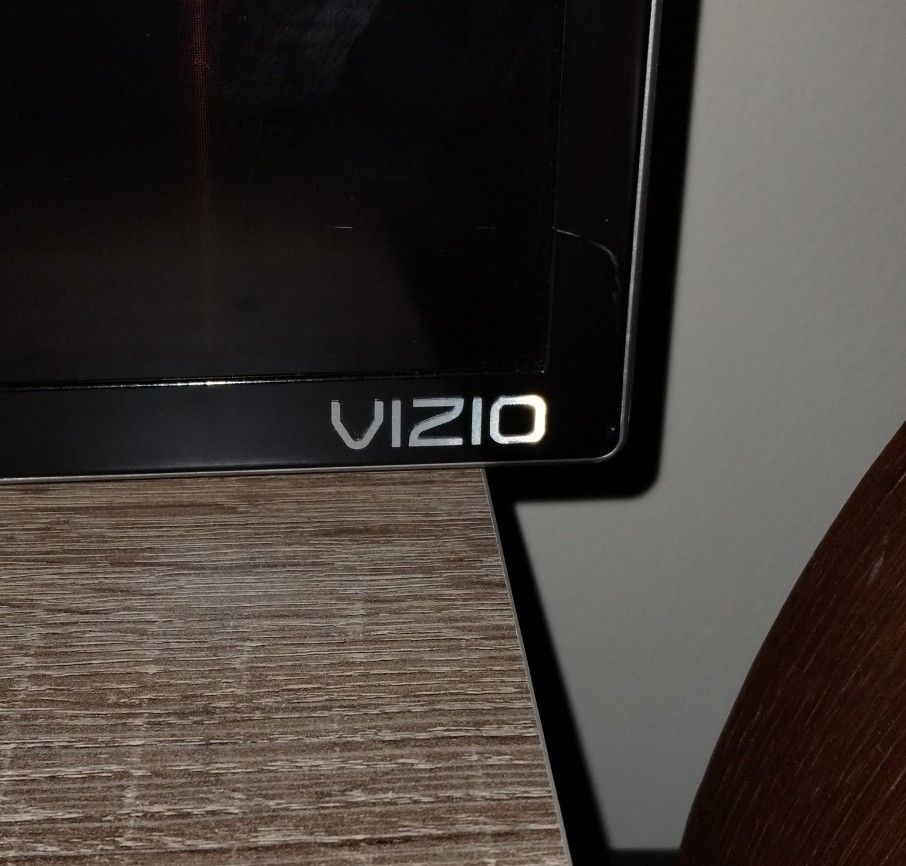 Vizio Flats Screen TV. And Remote 