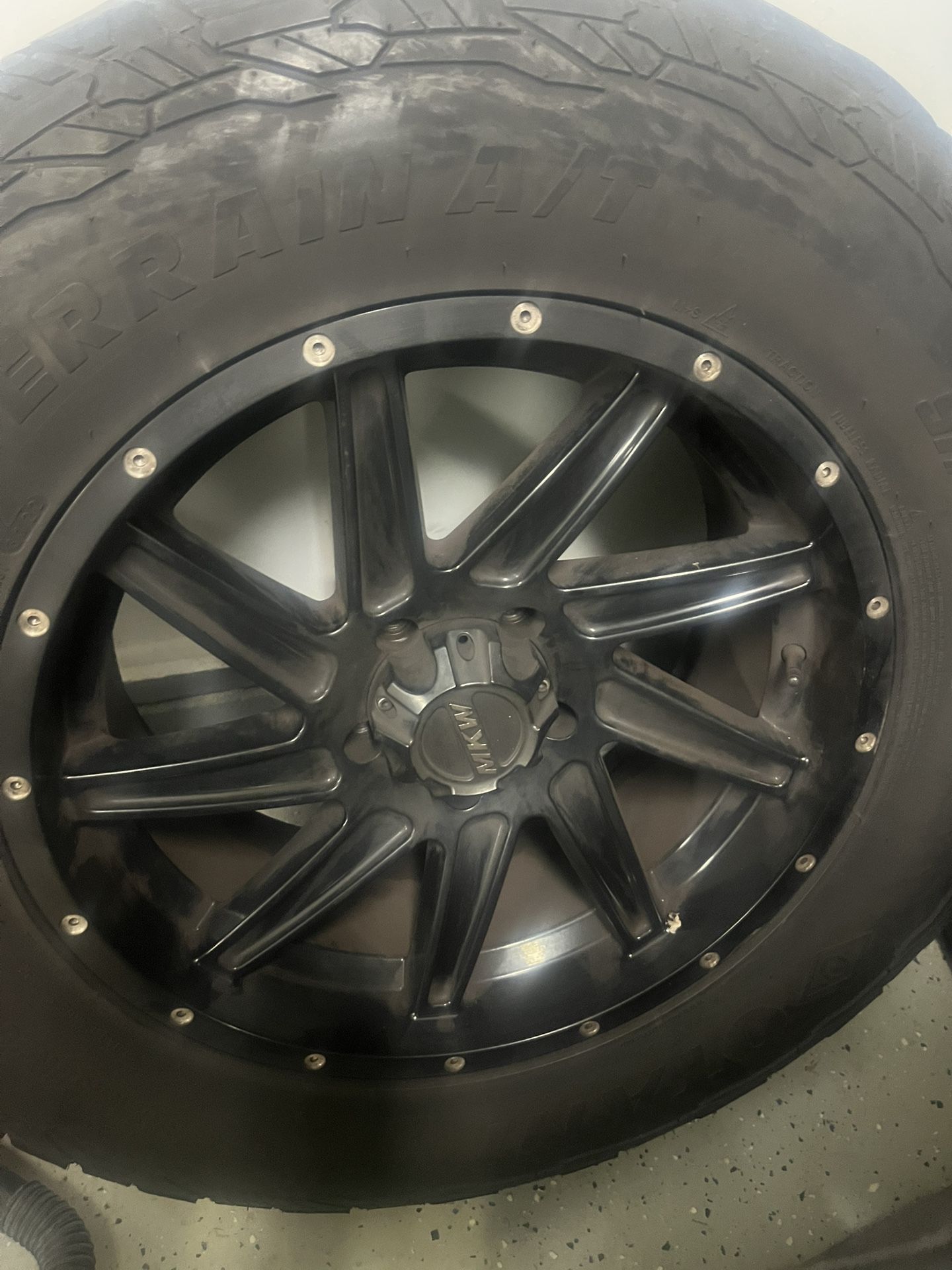 Used 20x9 MKW On 35 Inch Tires 5lug(Ram1500)
