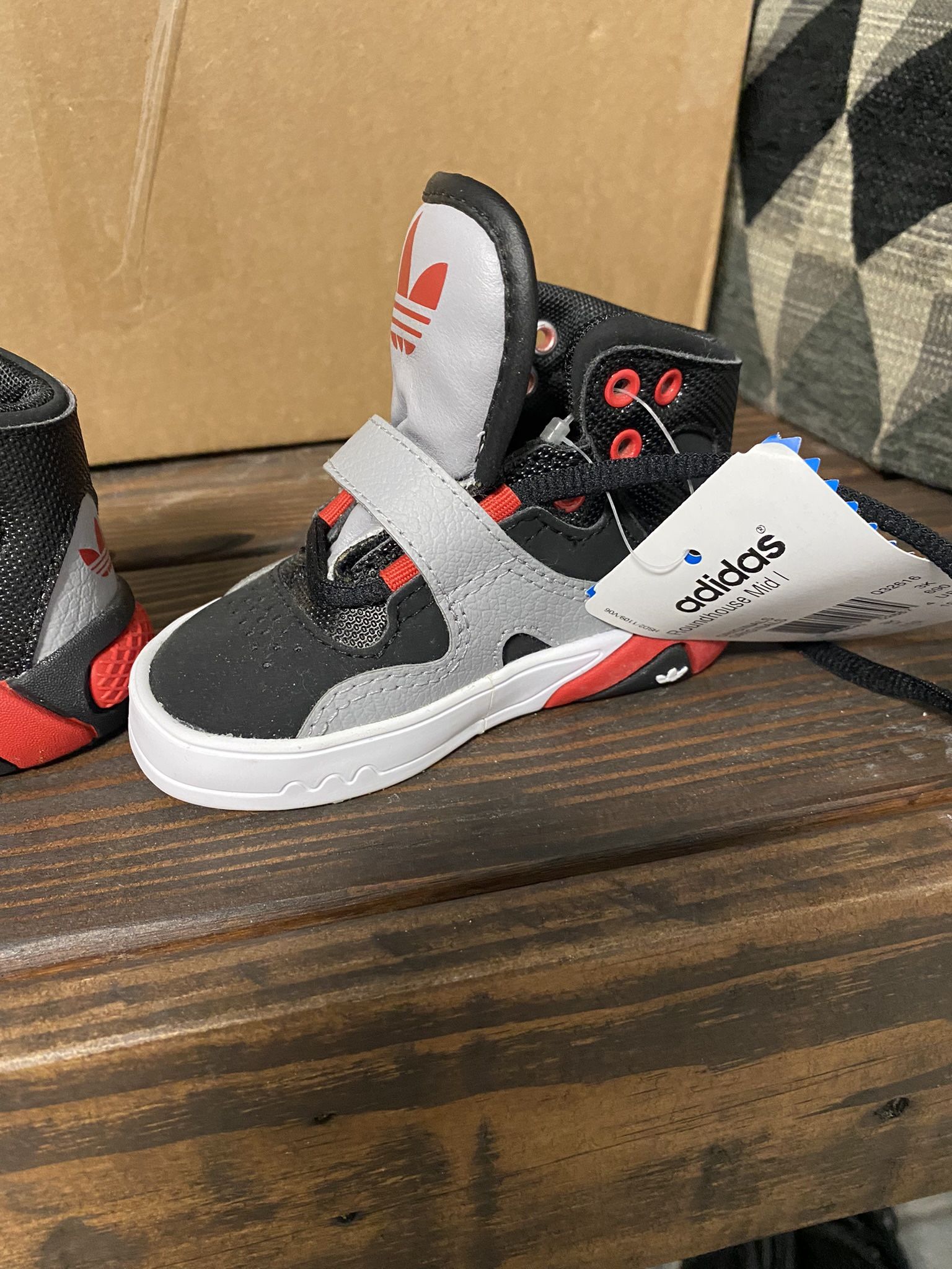 ADIDAS Roundhouse Mid Toddler 4