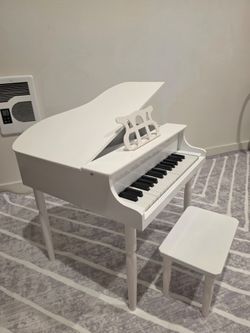 Schoenhut 30-Key Fancy Baby Grand Piano with Bench