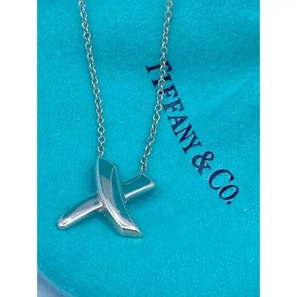  Tiffany & Co Silver Paloma Picasso Kiss X Necklace. Authenticity: Guaranteed, shipped as pictured Chain Length: 16 