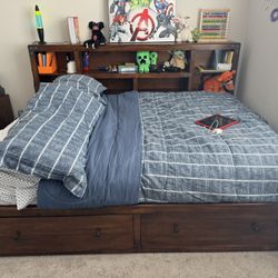 Full Size Wooden Bed Set 