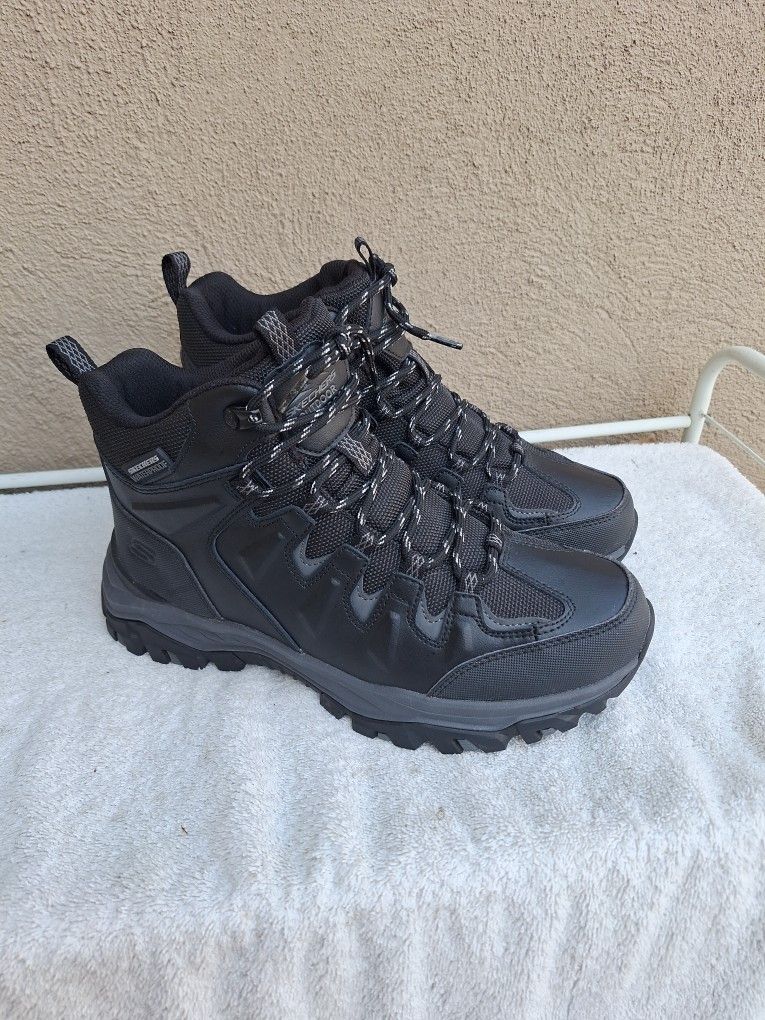 Hiking Sketchers Black Boots
