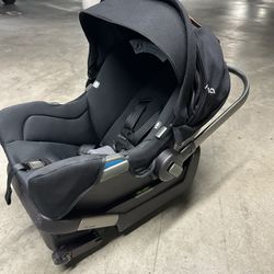 Nuna PIPA Car Seat + 2 Bases