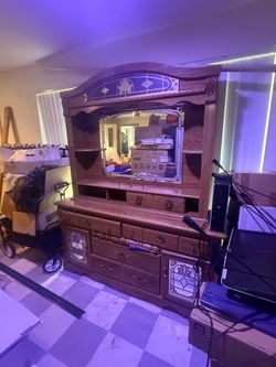 Dresser / hutch  $200 firm. No less