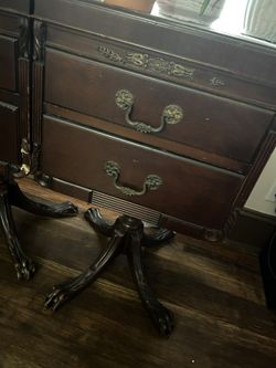 2 Beautiful Antique Mahogany Ball And Claw Night Stands