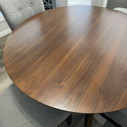Round Table With 4 Chairs