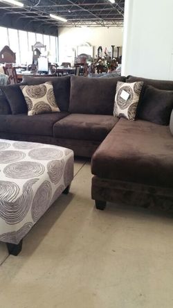 Brown sectional w/chaise