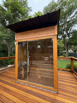 Outdoor Sauna in good condition