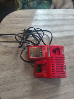 Milwaukee Charger M12 m18
