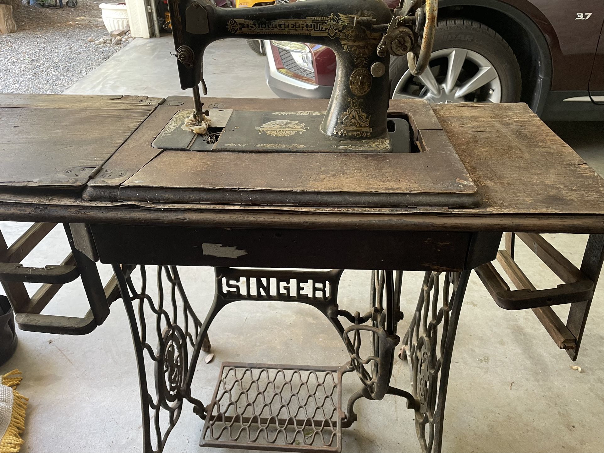 Antique Singer Sewing Machine 1910