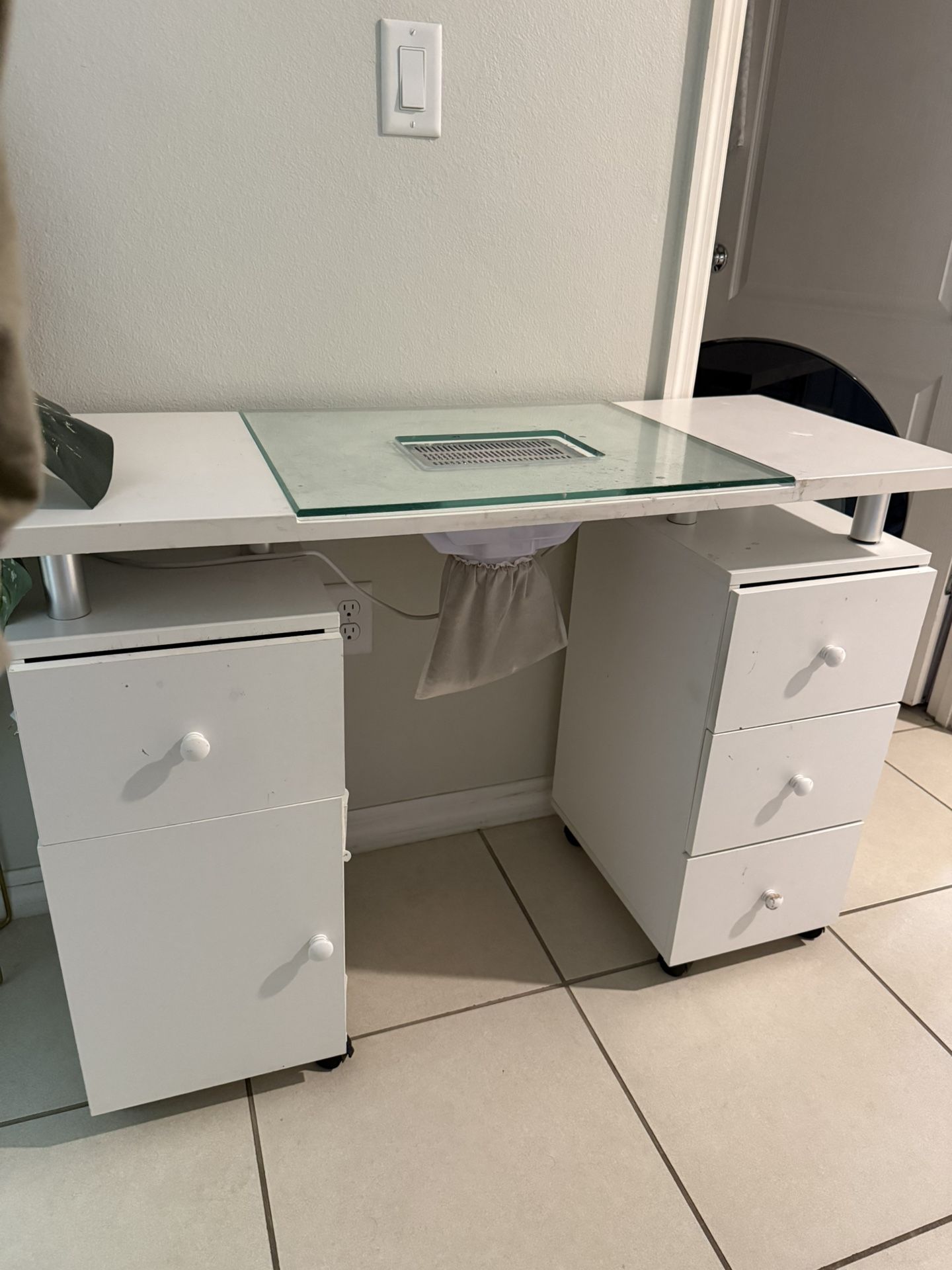 White nail tech desk