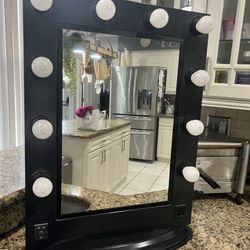 Hollywood Vanity Mirror With Lights